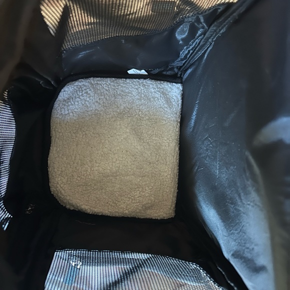 I got this for my kitten and used it twice but she out grew it. - Picture 6 of 6